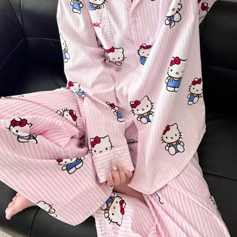 Piyama Wanita Anime Hello Kitty yang Populer, Gaya Imut dan Manis, Pakaian Rumah Hangat yang Cocok untuk Remaja Dipakai di Rumah.