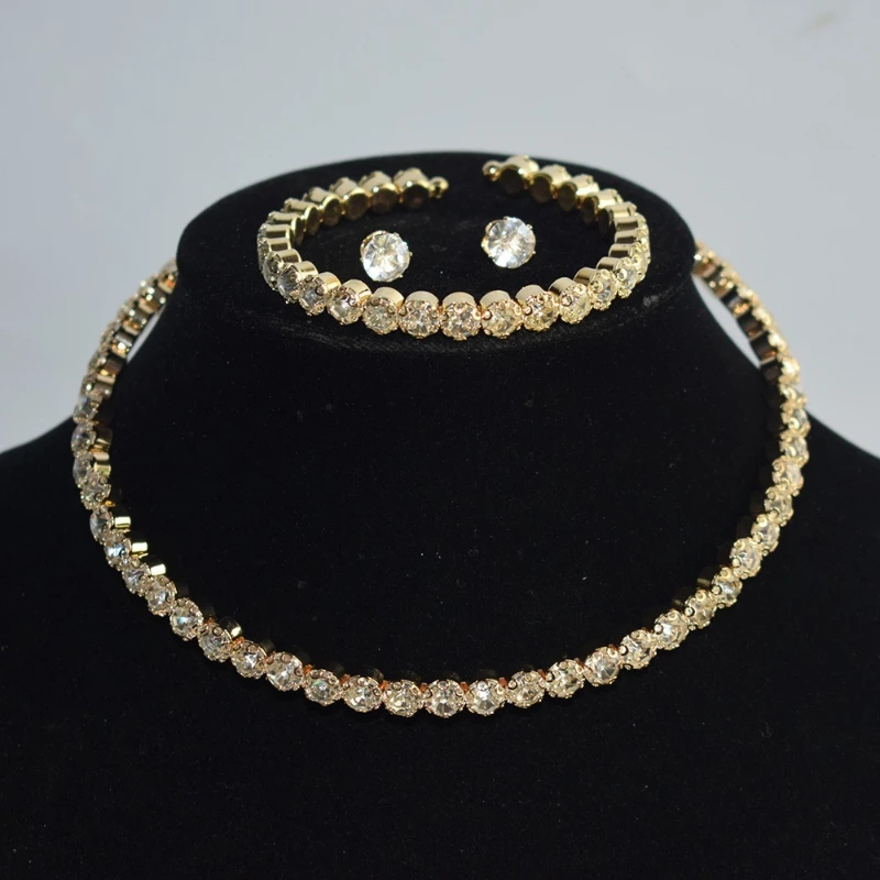 4-teiliges Set mit luxuriösen funkelnden eingelegten Zirkon-Halsketten-Armbändern und Ohrringen, modisches, trendiges Accessoire-Schmuckset für Damen