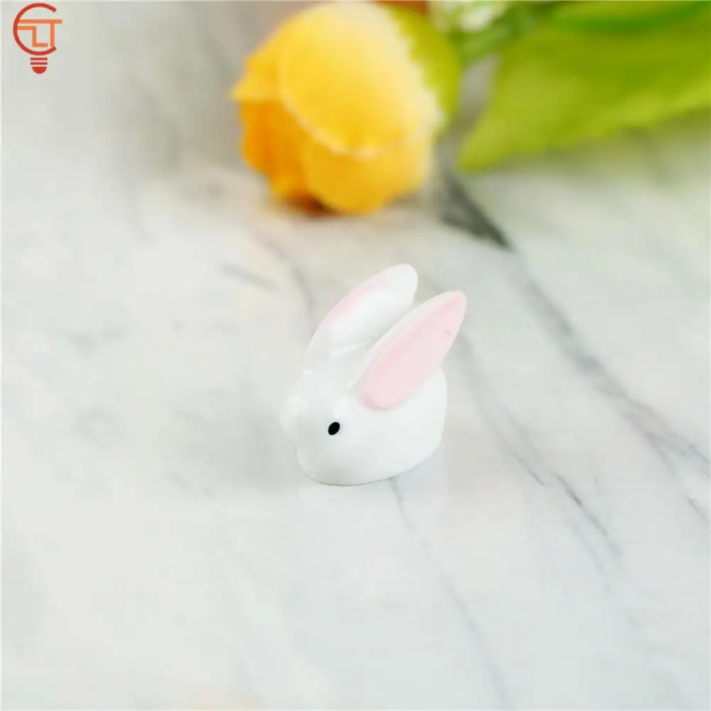 1pc Mini Resina Coelhos Figuras Em Miniatura 3D Little White Rabbit Ornamento Micro Paisagem Dollhouse Decoração Diy Artesanato