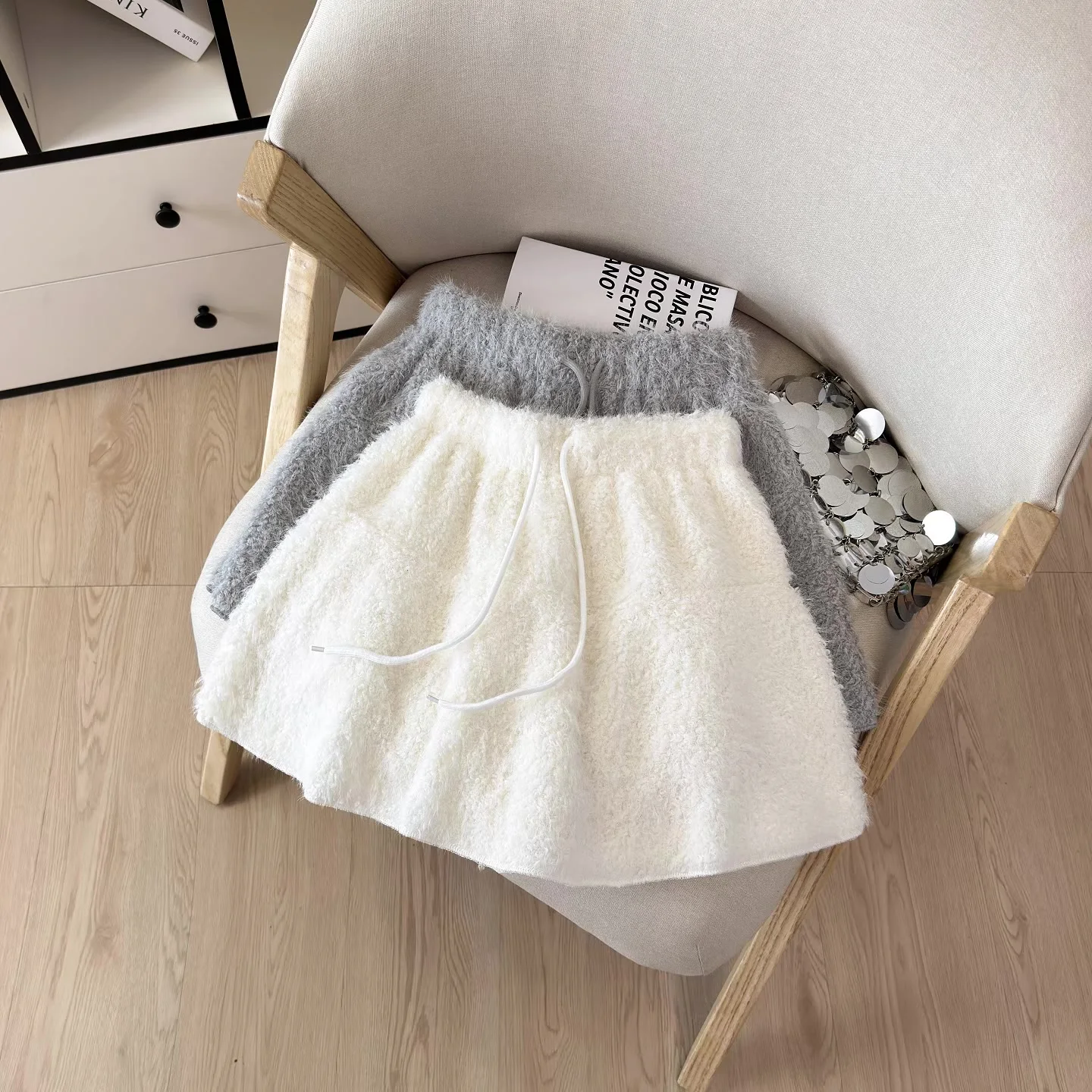 Women's White Mini Skirt Vintage Y2k Gyaru A-line Plush Skirt Harajuku Korean Style Low Waist Skirts 2000s Clothes Spring Summer