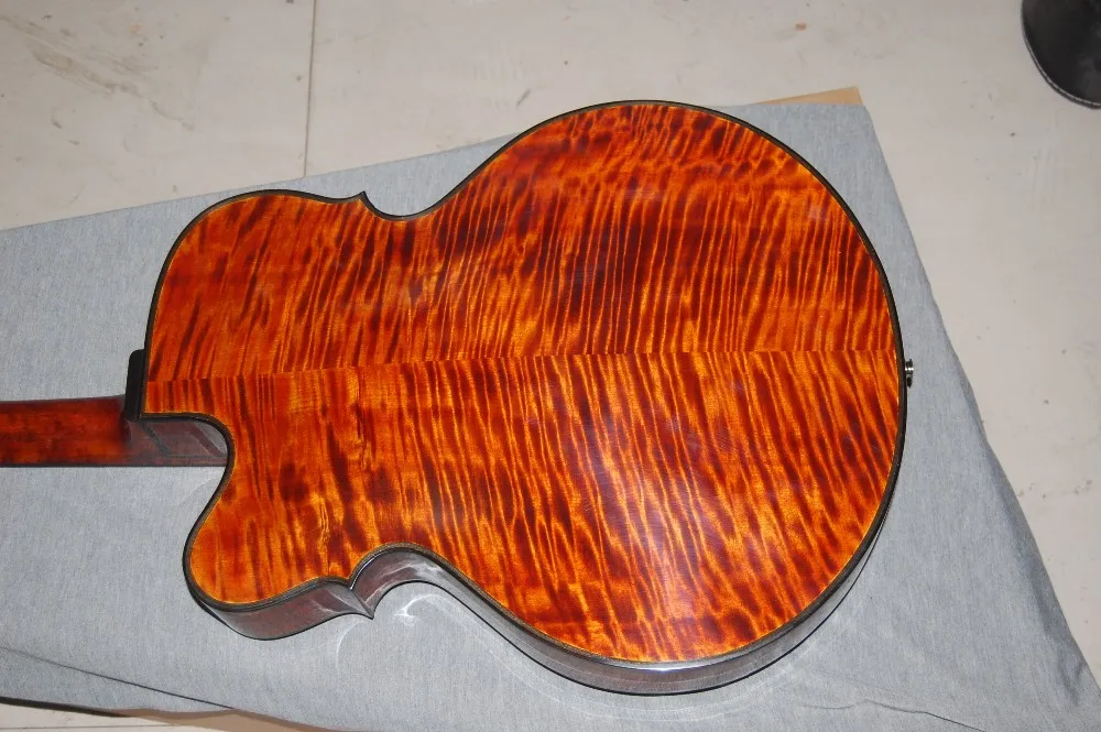 Yunzhi Fully Handmade Jazz Electric Guitar with Hollow Body Carved Maple Ebony Fingerboard Spruce Material