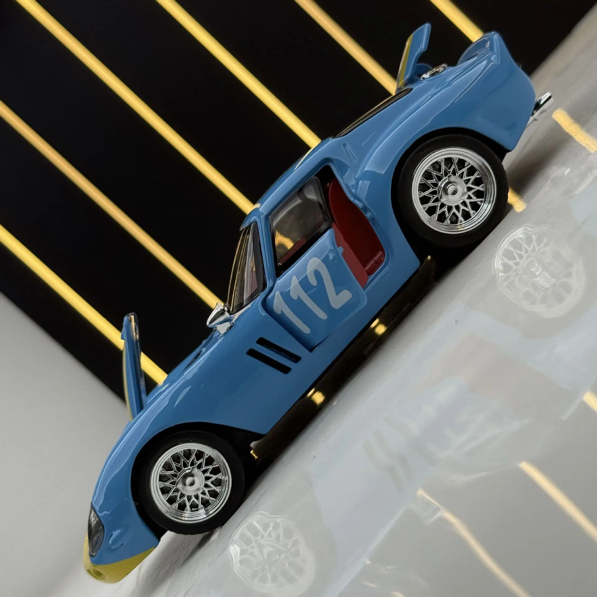 

1:32 250 GTO sports car Model Toy Diecast Metal Miniature Simulation Sound＆Light Pull Back Vehicle Collectibles Boys Gifts