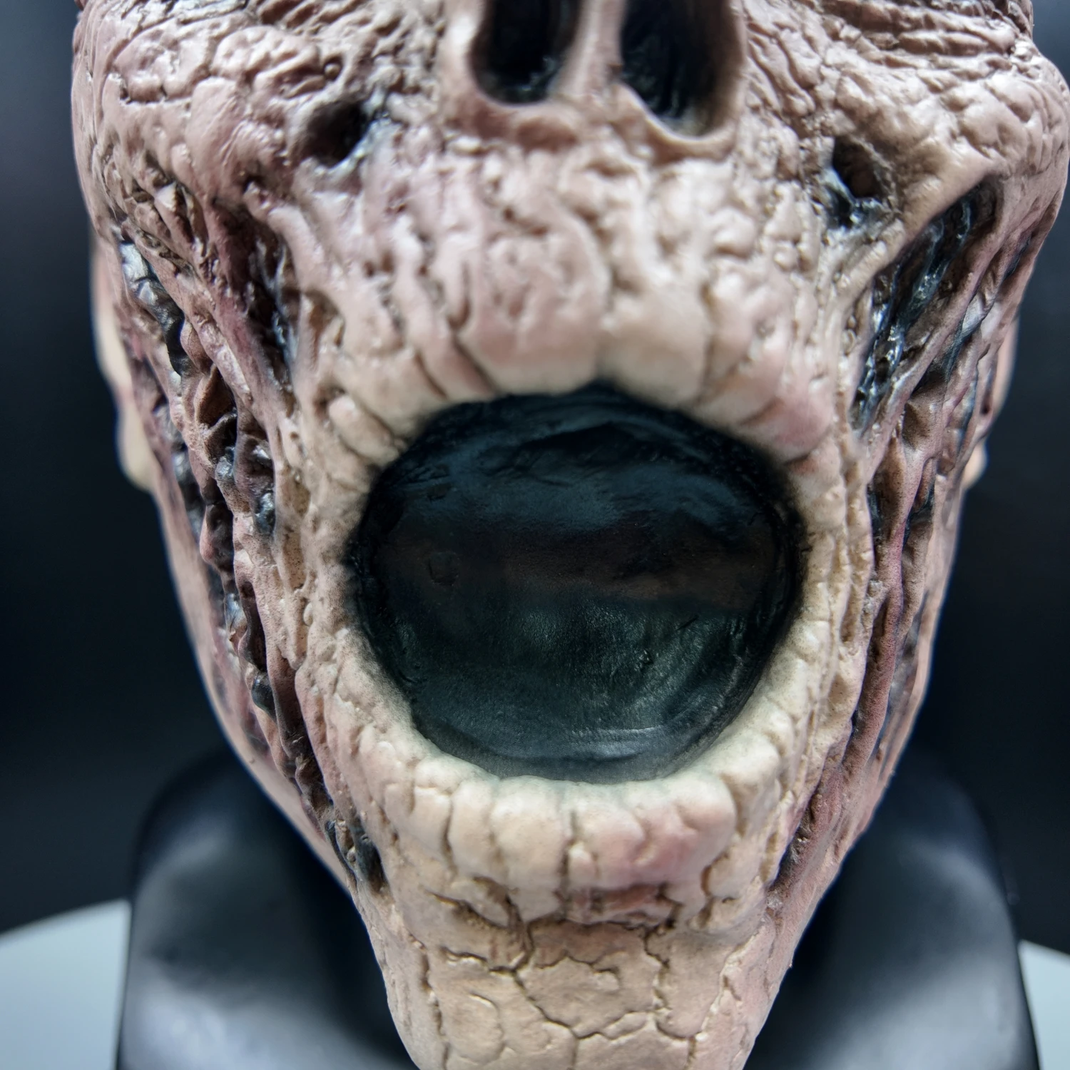 Halloween Latex Totenkopfmaske – Schreiende Zombie-Horrormaske für den ganzen Kopf – Gruselige Geister- und Gefangenen-Cosplay-Party-Kostüm-Requisite – Detail 9