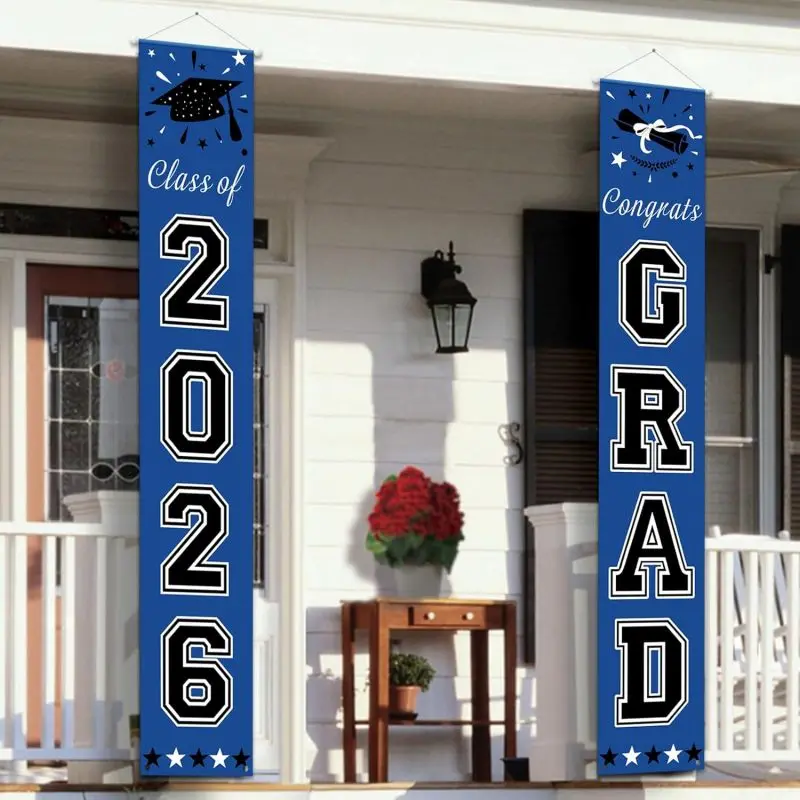 VIKAMA Clase de 2026 Felicitaciones Graduado Pancarta para Porche Azul con Birrete, Diploma y Estrella, Decoración Colgante para Puerta Delantera de Graduación al Aire Libre