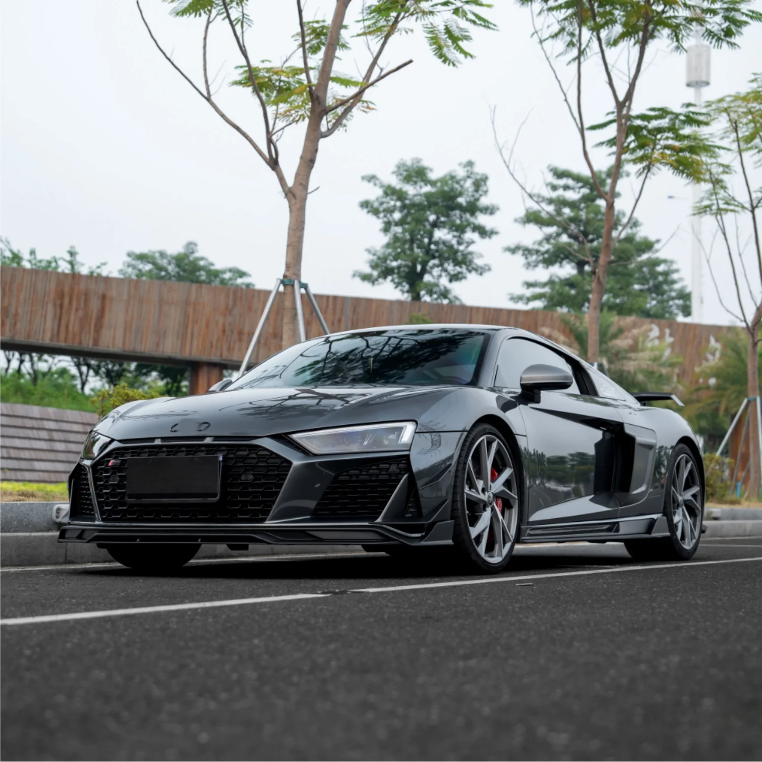 تنورة جانبية عالية الجودة 2019-2023 للسيارات الخارجية من ألياف الكربون الجافة مناسبة للتنورة الجانبية الموسعة A-u-d-i R8 #5