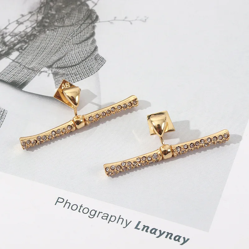 European and American Genius Designer Single Diamond Gold-plated Earrings New Style Personality Fashion Simple T-shaped Earrings