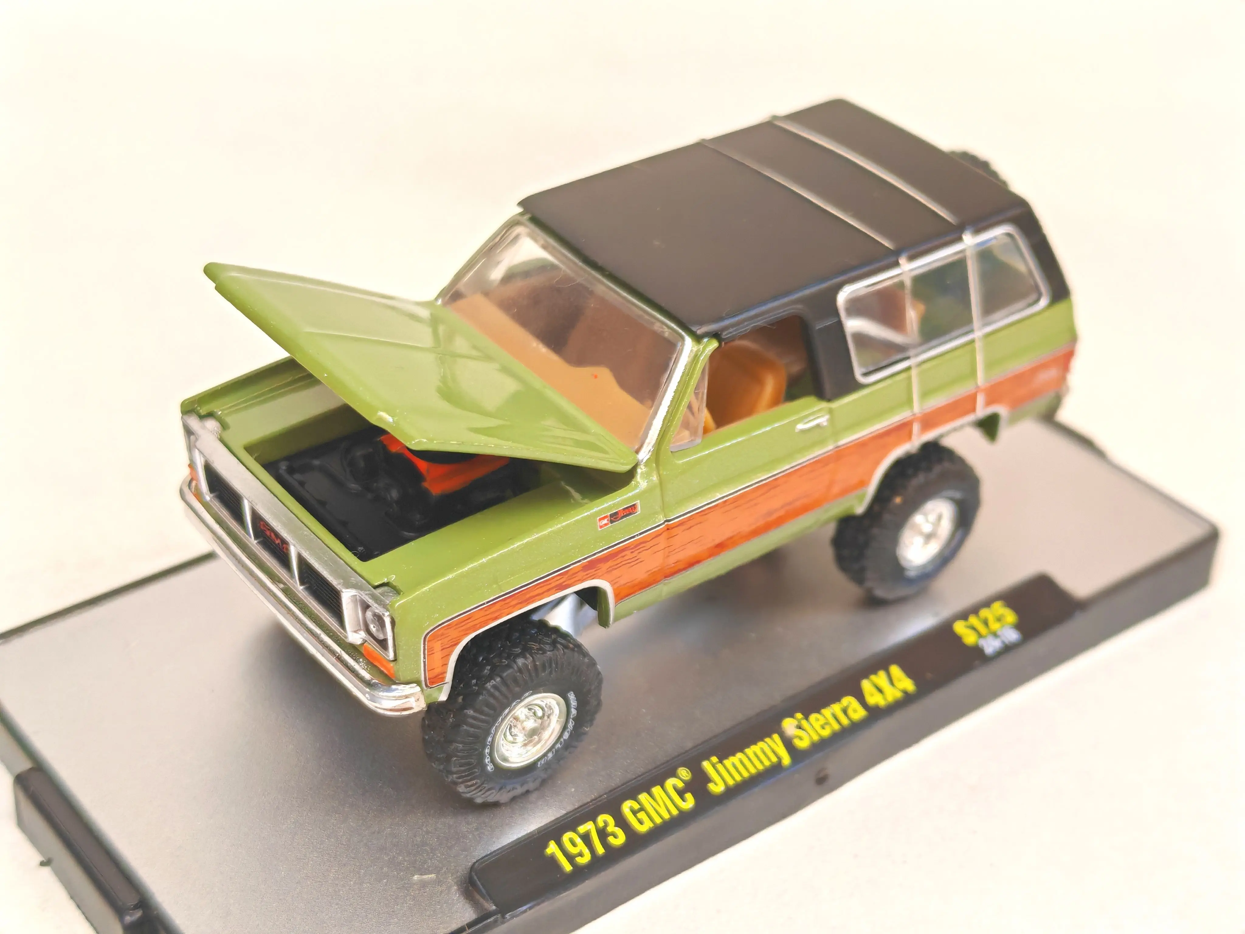 

M2 машины 1/64 1973 GMC jimmy Sierra 4X4 S125 литые модели автомобилей из сплава под давлением Коллекционные Подарочные игрушки
