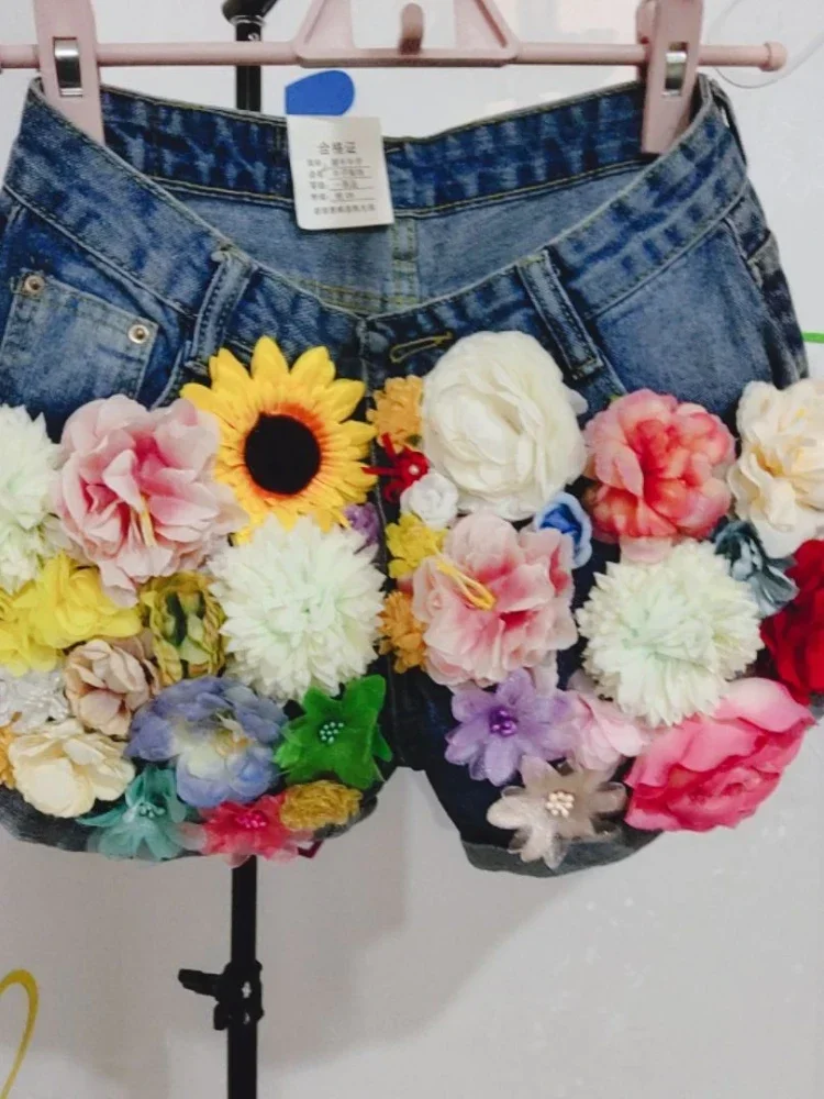 Short en jean slim fait à la main avec broderie florale, fleurs 3D, paillettes, perles, jean court taille haute, été, automne