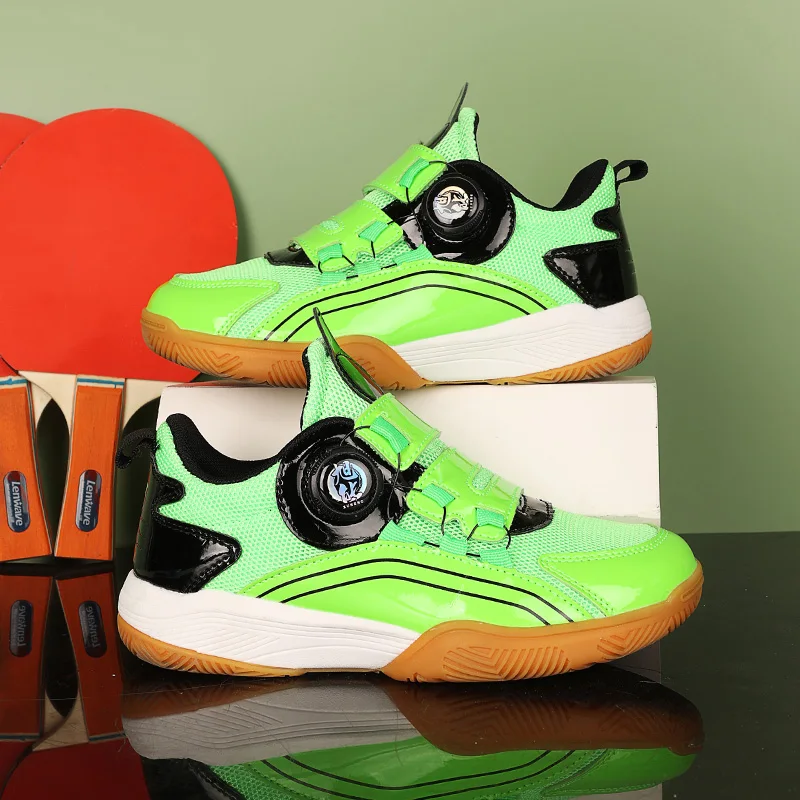 

A pair of children's four-season mesh all-round training shoes, wear-resistant and soft shoes, size 28-39，XN-931