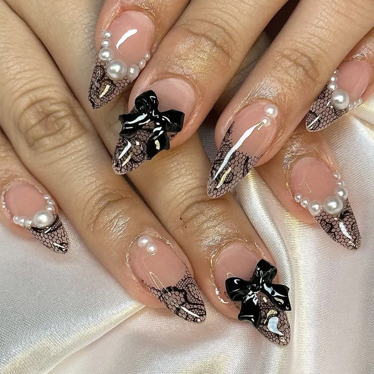 24 pçs de comprimento médio amêndoa unhas falsas imprensa com preto estrela lua design unhas falsas pó brilhante destacável cobertura completa dicas de unhas