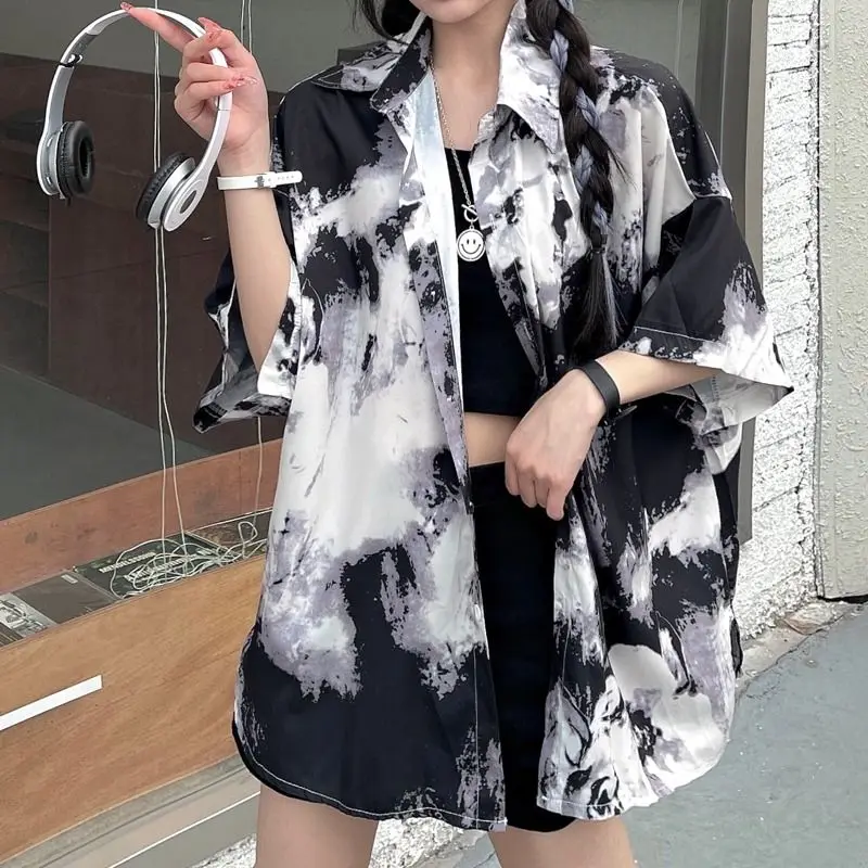 High Street Retro Western Style Tie Dyed Loose Fitting Thin Shirt for Women Summer New Short Sleeved Casual Commuting Unique Top