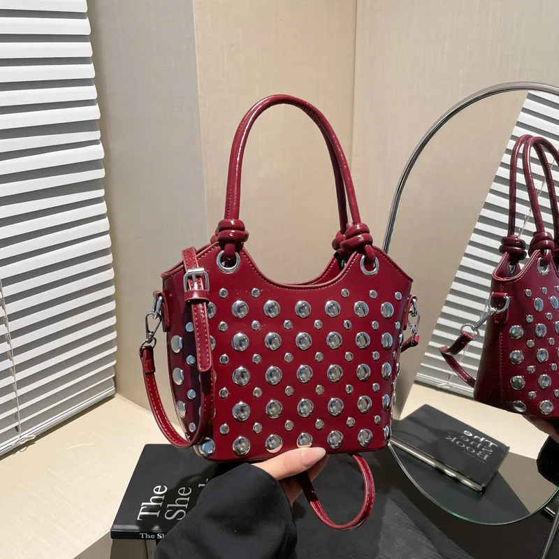 

Rivet Shoulder Bags American Style PU Leather Tote Bag Large Capacity Commuting Handbag Messenger Causal Crossbody Commuter Bag