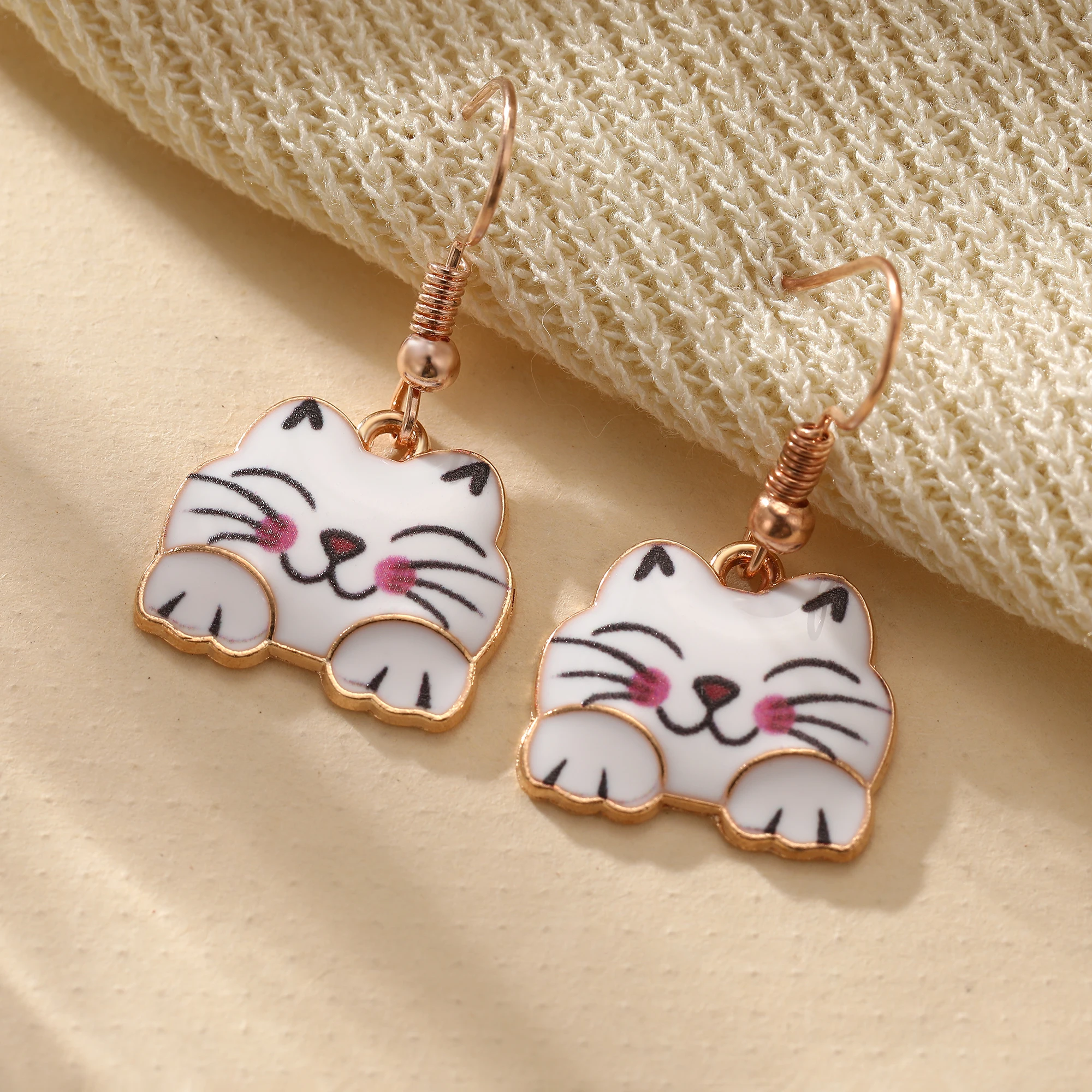 Lovely Cat Drop Earrings for Women Resin Animal Dangle Hooks Earrings Girls Party Holiday Jewelry Accessories