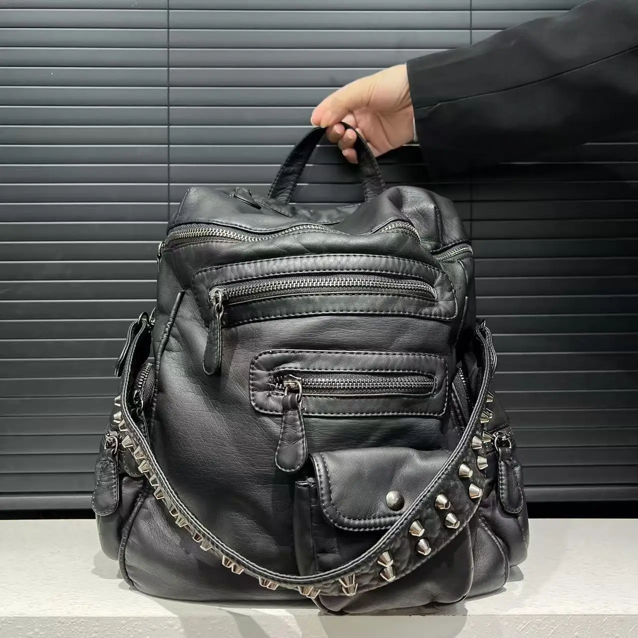 

Женская модная сумка на плечо Y2K, большой вместительный рюкзак с несколькими карманами, ретро сумка на плечо с заклепками, старая сумка на плечо с заклепками