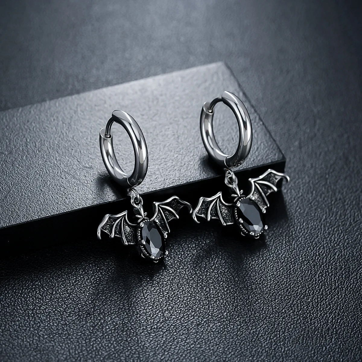Vintage Gothic Bat Pendant Hoop Earrings for Men Women Black Oval Zircon Dangle Earring Punk Halloween Jewelry Accessories