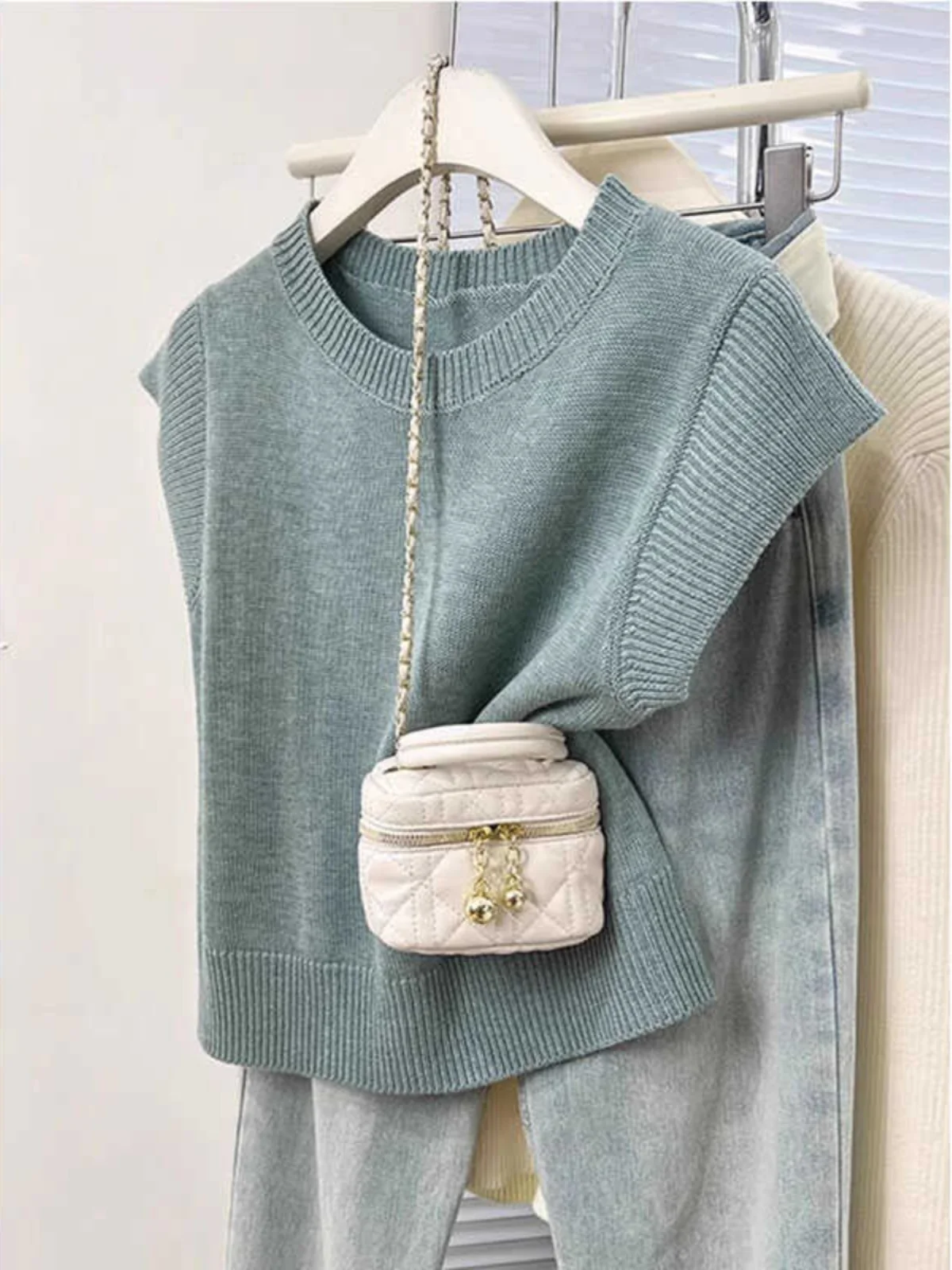 

Korea Sleeveless Fashion Tops for Women Basics Solid Slim Fitted Crop Womens Ribbed Knitted Vest Y2K Round Neck Tank Tops D301