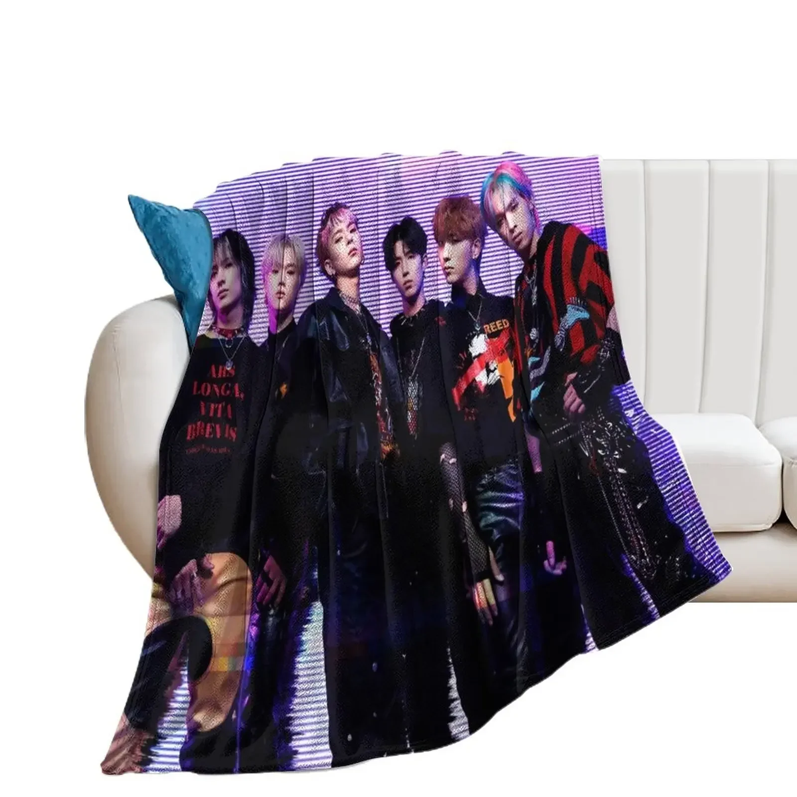 

Xdinary Heroes - Hello, World! Throw Blanket christmas decoration Stuffeds Blankets