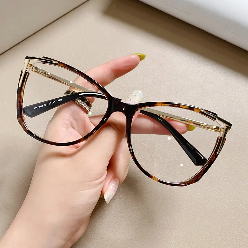 New Cat Eye Women Reading Glasses with Unique Luxury Design Hot Sale and High Quality Blue Bloking Computer Optical Eyeglasses