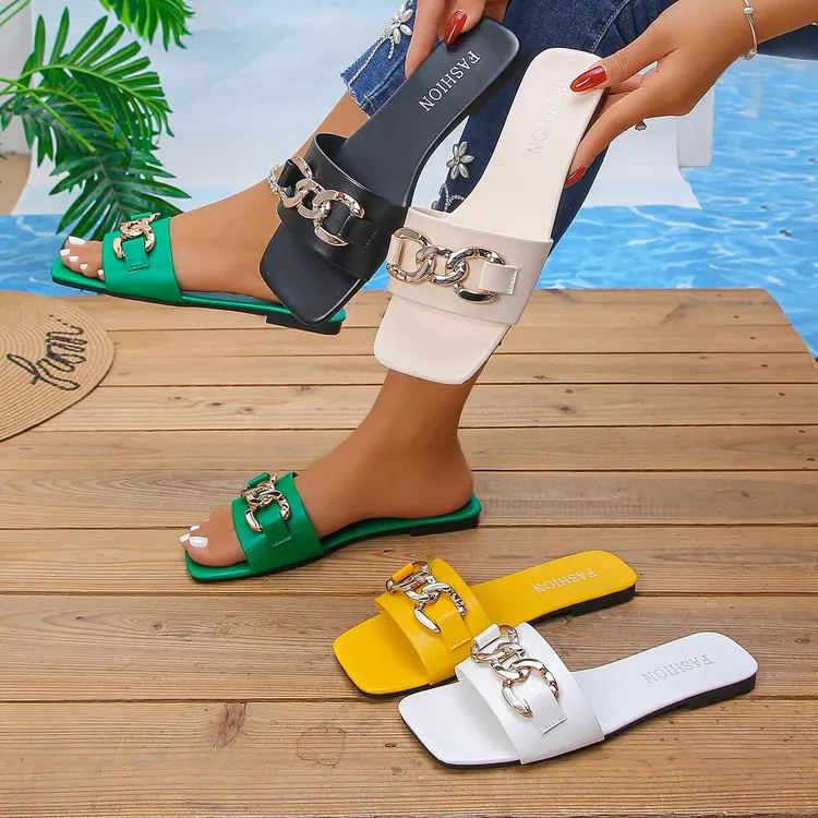 Damen-Sandalen mit eckiger Zehenpartie, einem breiten Riemen und Metallketten-Dekor, rutschfest, für Sommer, Shopping, Urlaub, Alltag und Pendeln – Detail 3