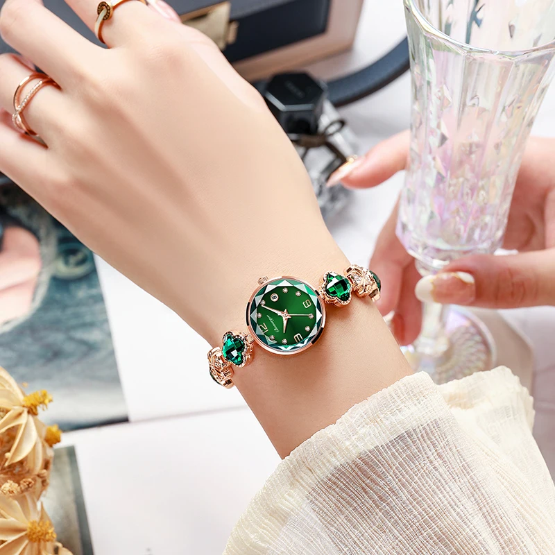 BONARGER Luxury Exquisite Four-Leaf Clover Women's Watch Bracelet Luminous New Fashion Quartz Wriswatch Versatile watch
