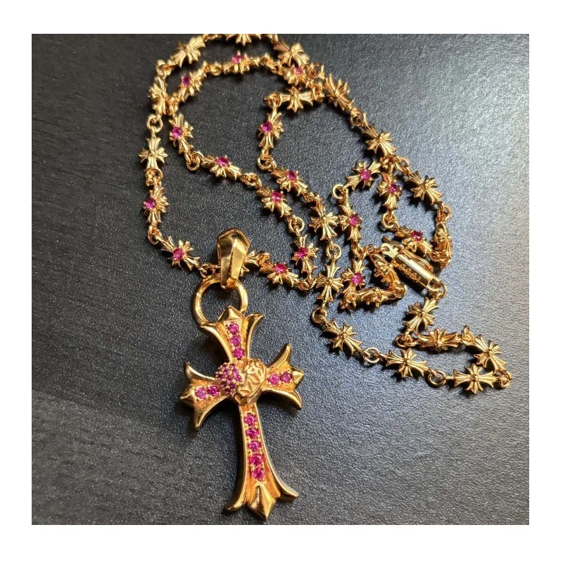 

Crowe Gold Diamond-encrusted Peach Heart Cross Personalized Light Luxury Niche Design Fashionable Men's and Women's Cross Chain
