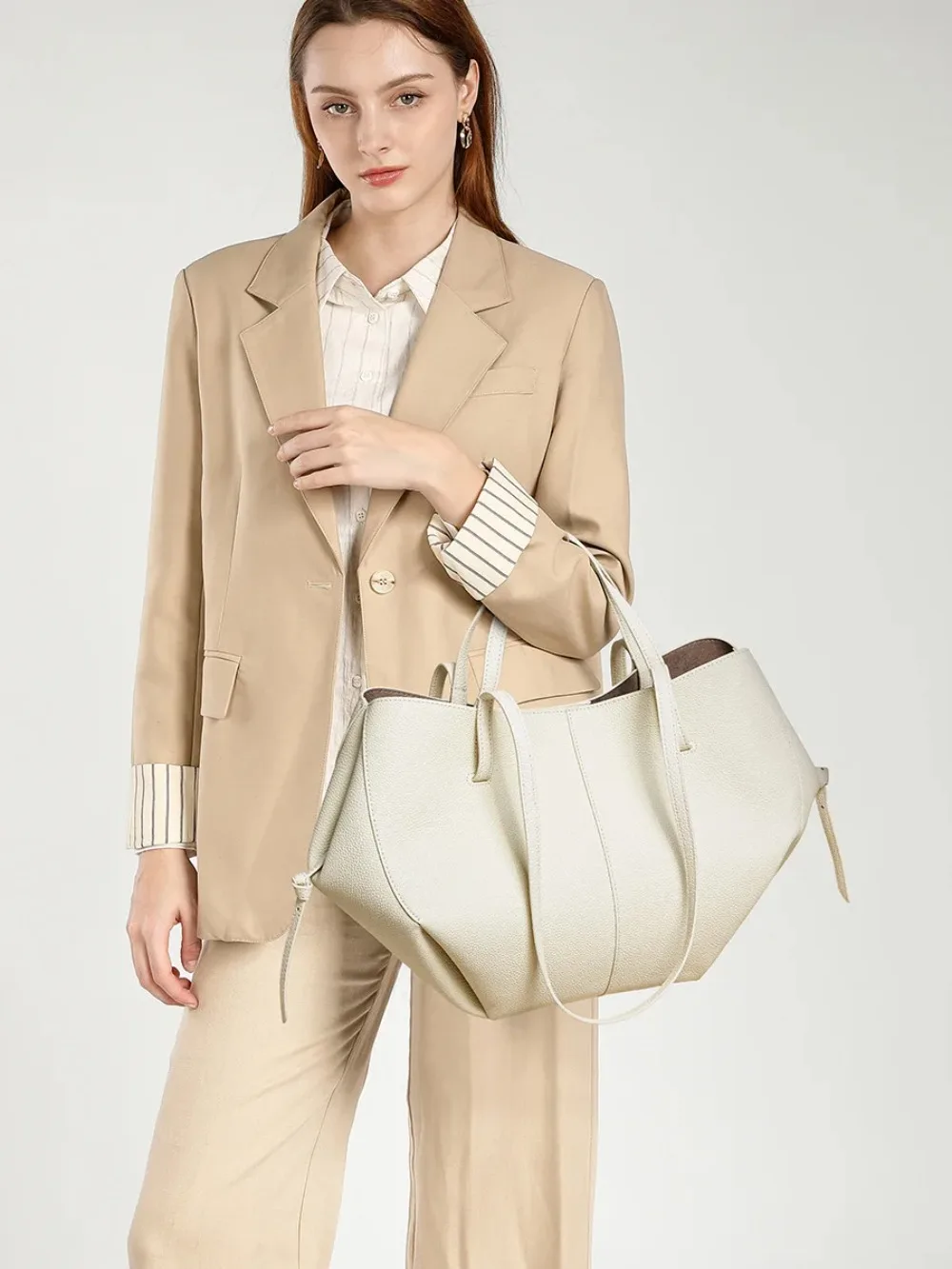 

2026 New Arrival Niche Design Wing Tote Bag, Large Capacity Shoulder Bag for Office Commute, Minimalist Versatile Handbag