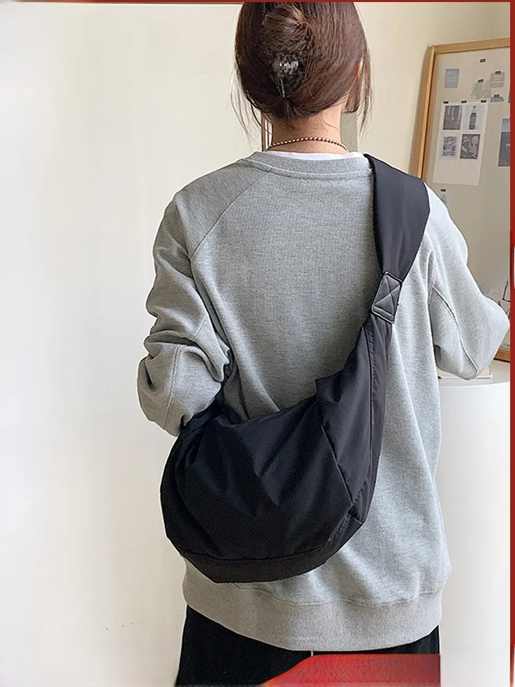 

Lightweight Nylon Dumpling aped Crossbody Bag for Women Waterproof Casual Leisure Tote Bag with Multiple Carents