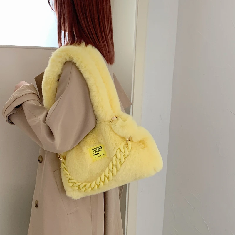 Chain Plush Tote Bags For Women Winter Trend Soft Fluffy Messenger Bag Furry Luxury Designer Handbag Y2K Faux Fur Shoulder Bag