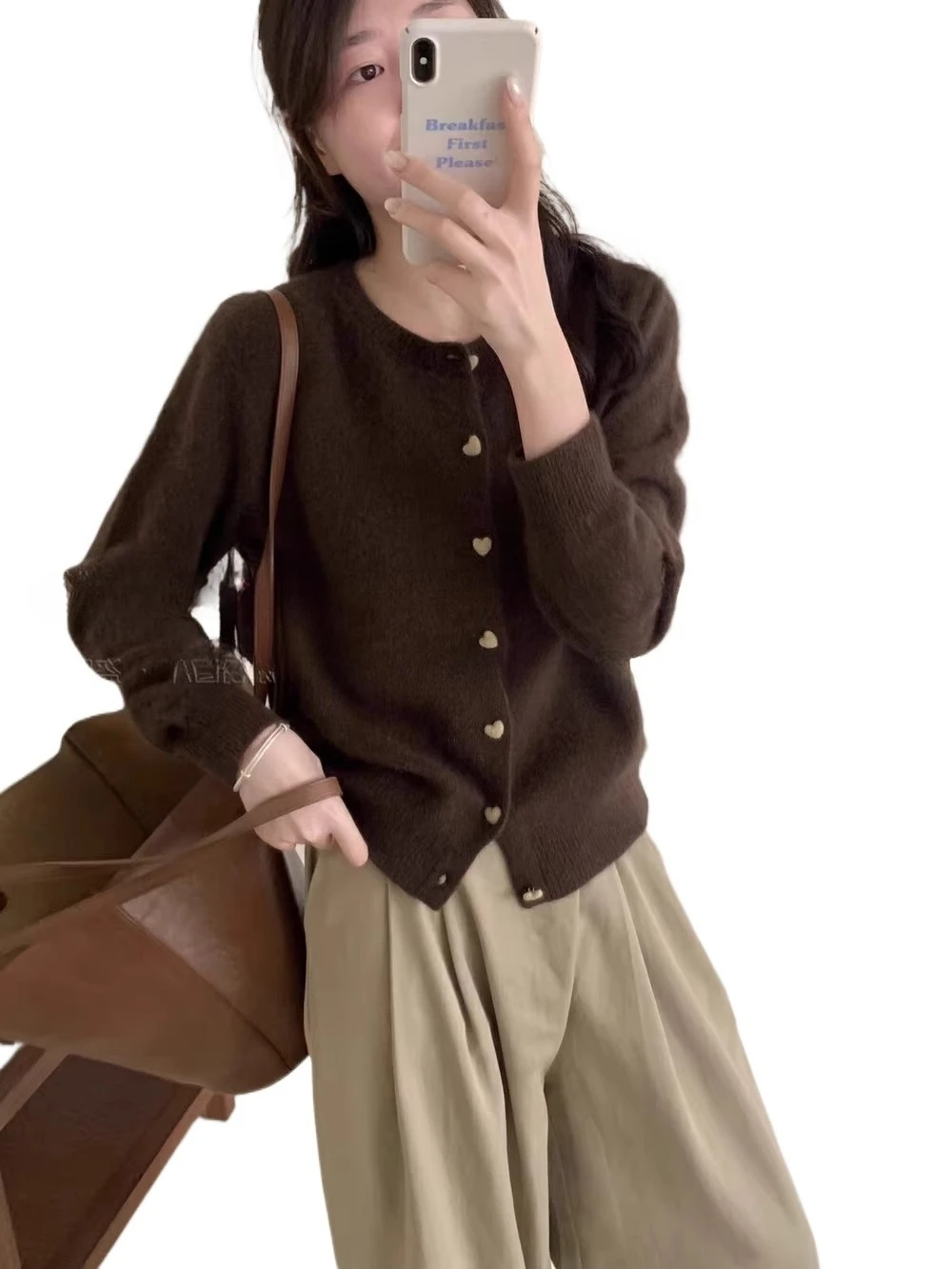 

Коричневый бархатный бархатный кардиган с пуговицами «Любовь» для женщин, осенне-зимний новый корейский стиль, мягкий восковой свитер в ленивом стиле