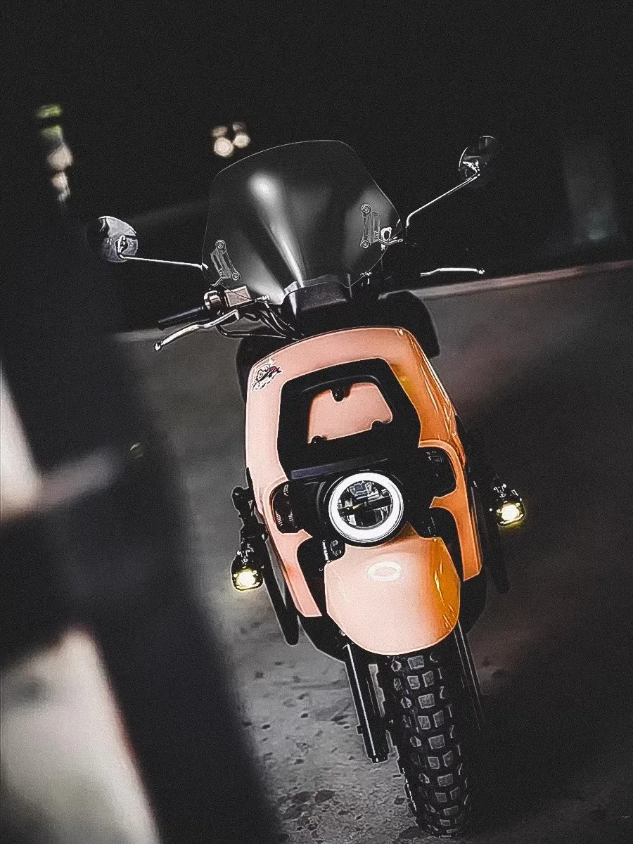 

Ветровое стекло для мотоцикла SYM 4MICA125 Little Ant: обтекаемый аэродинамический дизайн для снижения сопротивления ветру, специальное ветровое стекло