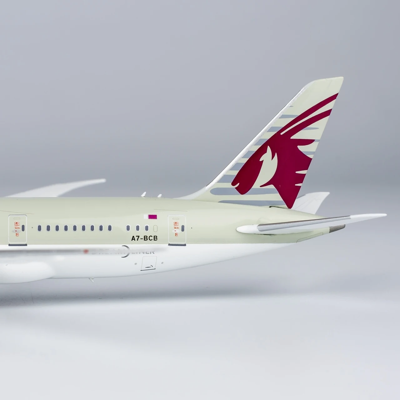 59011 طائرة قابلة للجمع هدية NG نموذج 1:400 الخطوط الجوية القطرية "Dreamliner" بوينغ B787-8 دييكاست نموذج طائرة A7-BCB