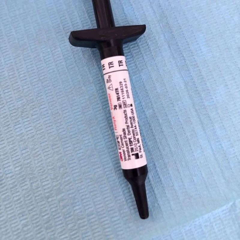 3g/Syringe Dental Materials Resin Veneer Adhesive Paste Light Curing Composite Resin Cement Whitening Veneer WO/TR/B0.5/A1/A3