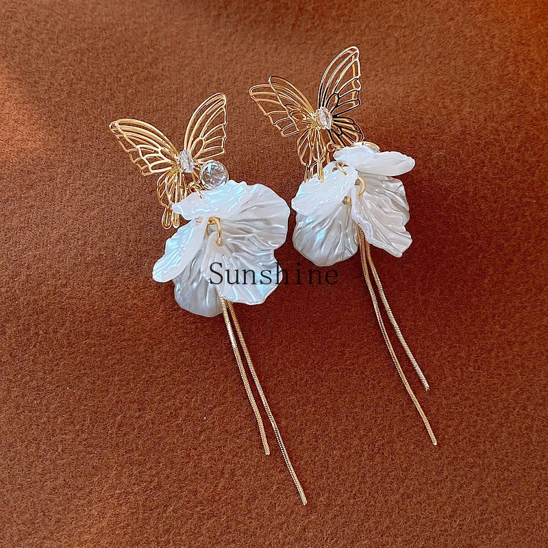 

Butterfly shell exaggerated earrings femininity tassel unique light luxury high-end earrings