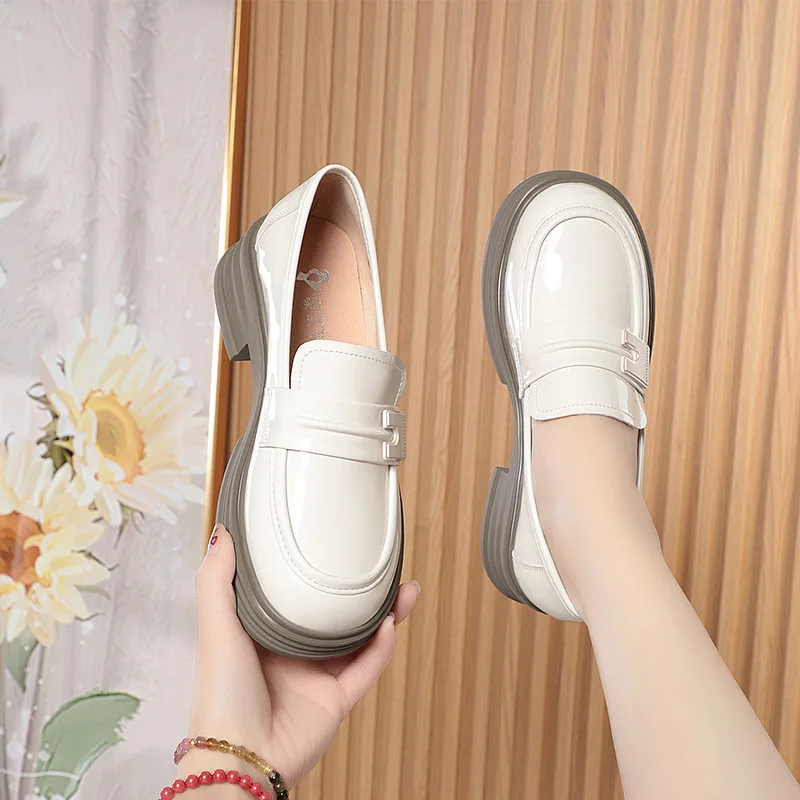 Chunky Loafers Schuhe 2024, Frühling, Damen, japanischer Stil, Slip-On, schwarze Einzelpumps, Schuhe, Damenmode, Mädchen, dicke Sohle, Absatz