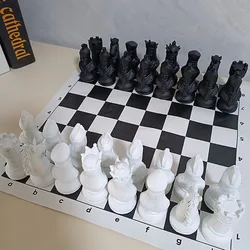 32pcs Resin Chess Pieces Figurines King Knight Queen Statues Home Decor Complete Chessmen International Word Chess Set