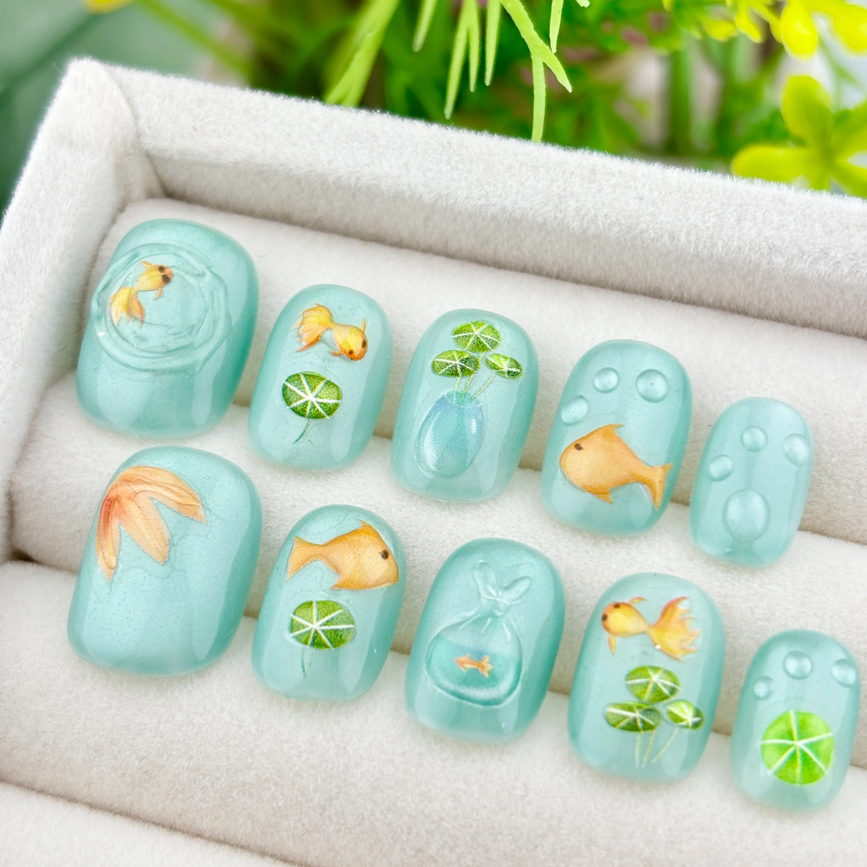 10 Pieces of High-End Handmade Short Nails, Summer Fresh 3D Goldfish Lotus Leaf Water Drop Fake Nails, Mint Green Translucent Short Nails, Removable Fake Nails for Daily Commuting, Comes with a Free Nail Tool Set