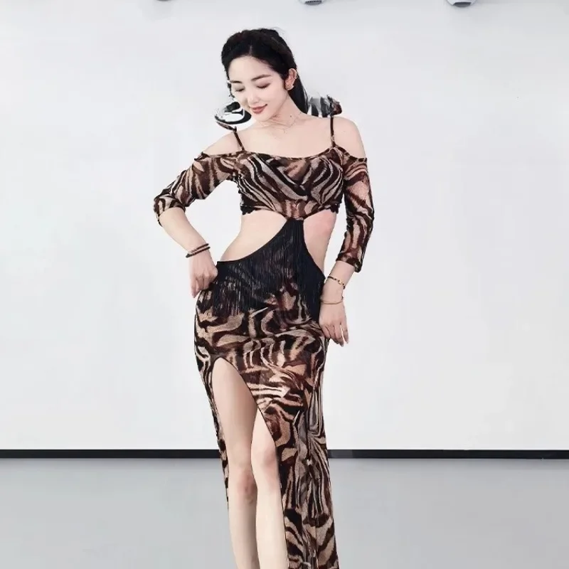 Abito da danza del ventre leopardato sexy da donna personalizzato Set costume da danza del ventre Gonna da ballo Abito da ballo per spettacoli teatrali orientali
