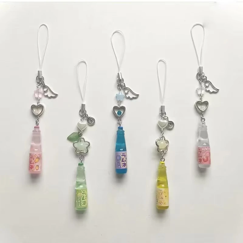 Cadena para teléfono con botella de Ramune hecha a mano, estilo japonés, colgante para teléfono con botella de Ramune, llavero con cordón de cuentas hecho a mano