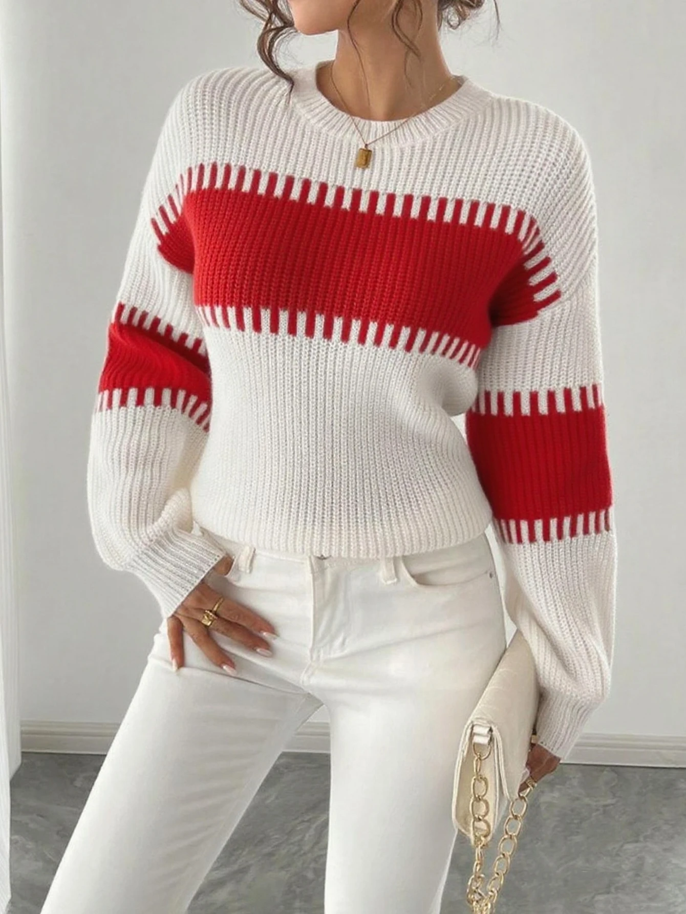 Autumn and Winter Christmas Style Red and White Striped Crew Neck Sweater for Women, Drop Shoulder Long Sleeve Chunky Knit Top, Casual Loose Versatile Pullover Knitwear, European and American Popular Style for Commuting, Warm Base Layer, New Year Atmosphere Simple Color-Blocking Women's Knitwear