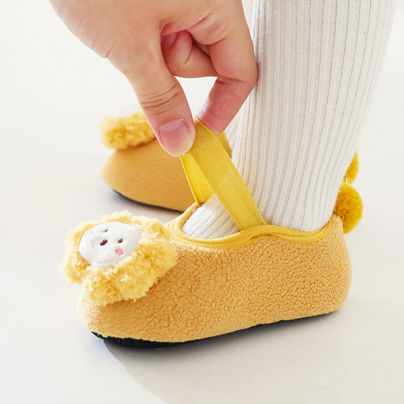 Chaussettes anti-aldes pour nouveau-né, chaussures de sol CPull chaudes avec semelle en caoutchouc pour enfants, pantoufles mignonnes pour bébés,