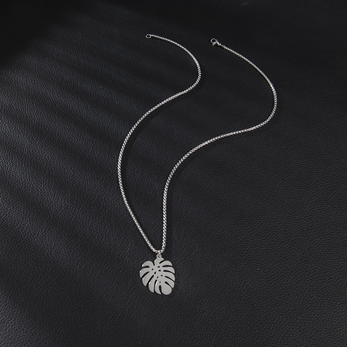 Shuangshuo 1 Piece Hollow Monstera Leaf Pendant Necklace Stainless Steel Palm Leaf Necklaces Gift Supernatural Jewelry Gifts