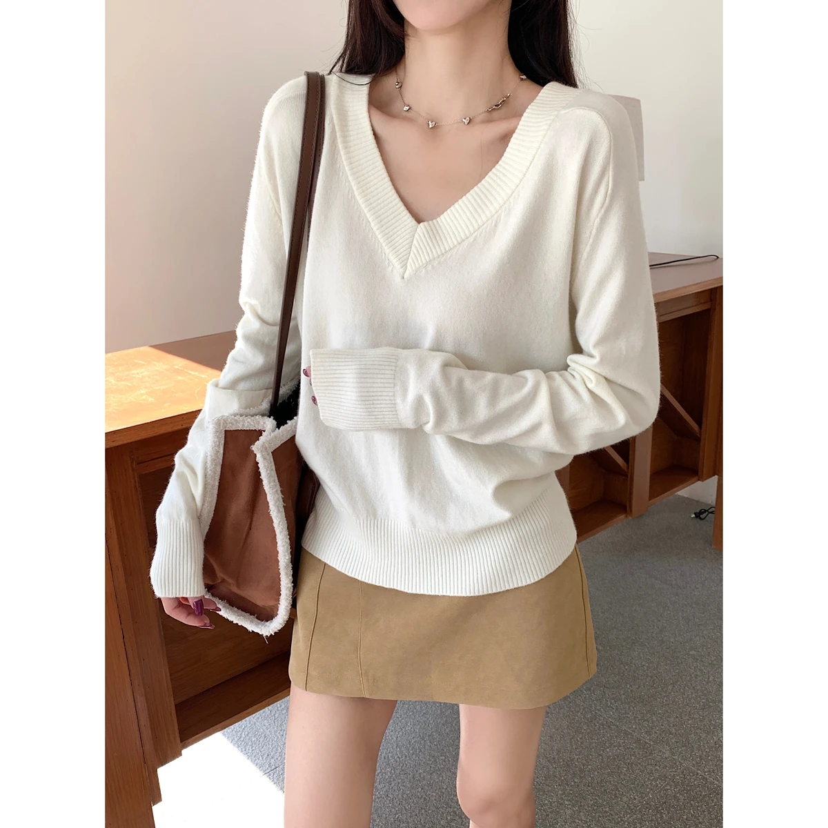 

Korean Sle Slimming V-Ne Knitwear Loose Women's Inner Wear Youthful Pure Desire Spring Design Sensation Sweater