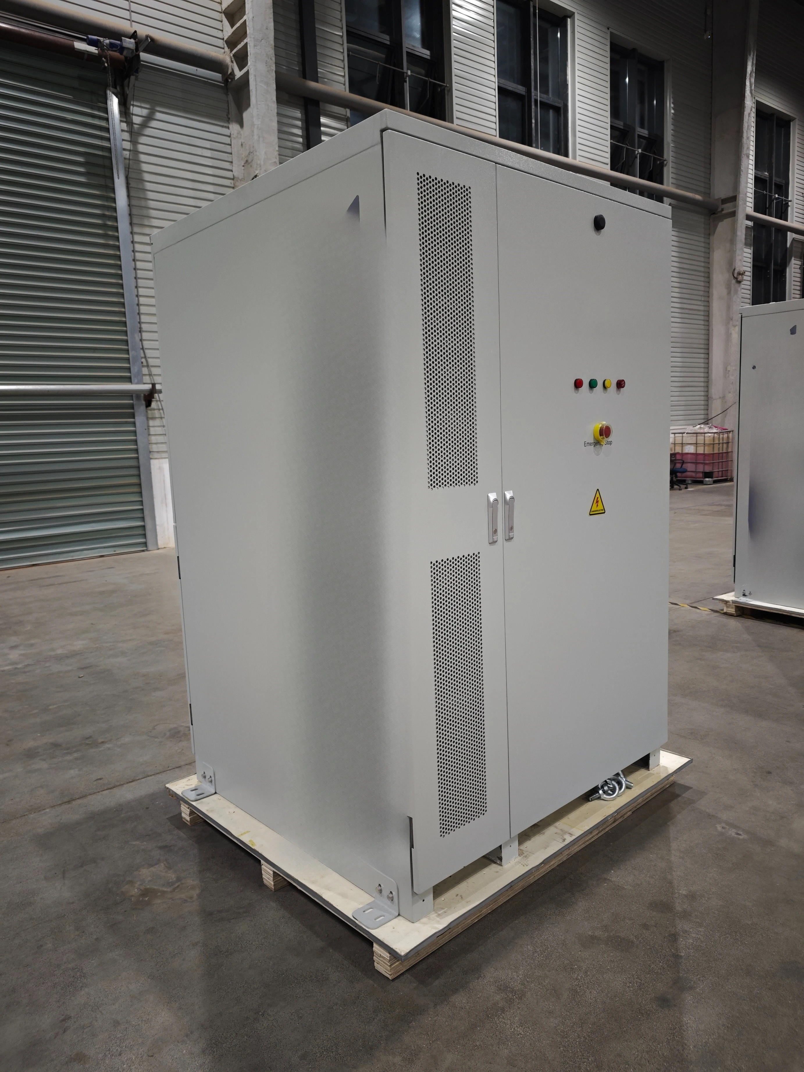 نظام تخزين الطاقة الشمسية الصناعية التجارية مع خيارات التشغيل والإيقاف LiFePo4 تبريد سائل للاستخدام خارج الشبكة وعلى الشبكة #3