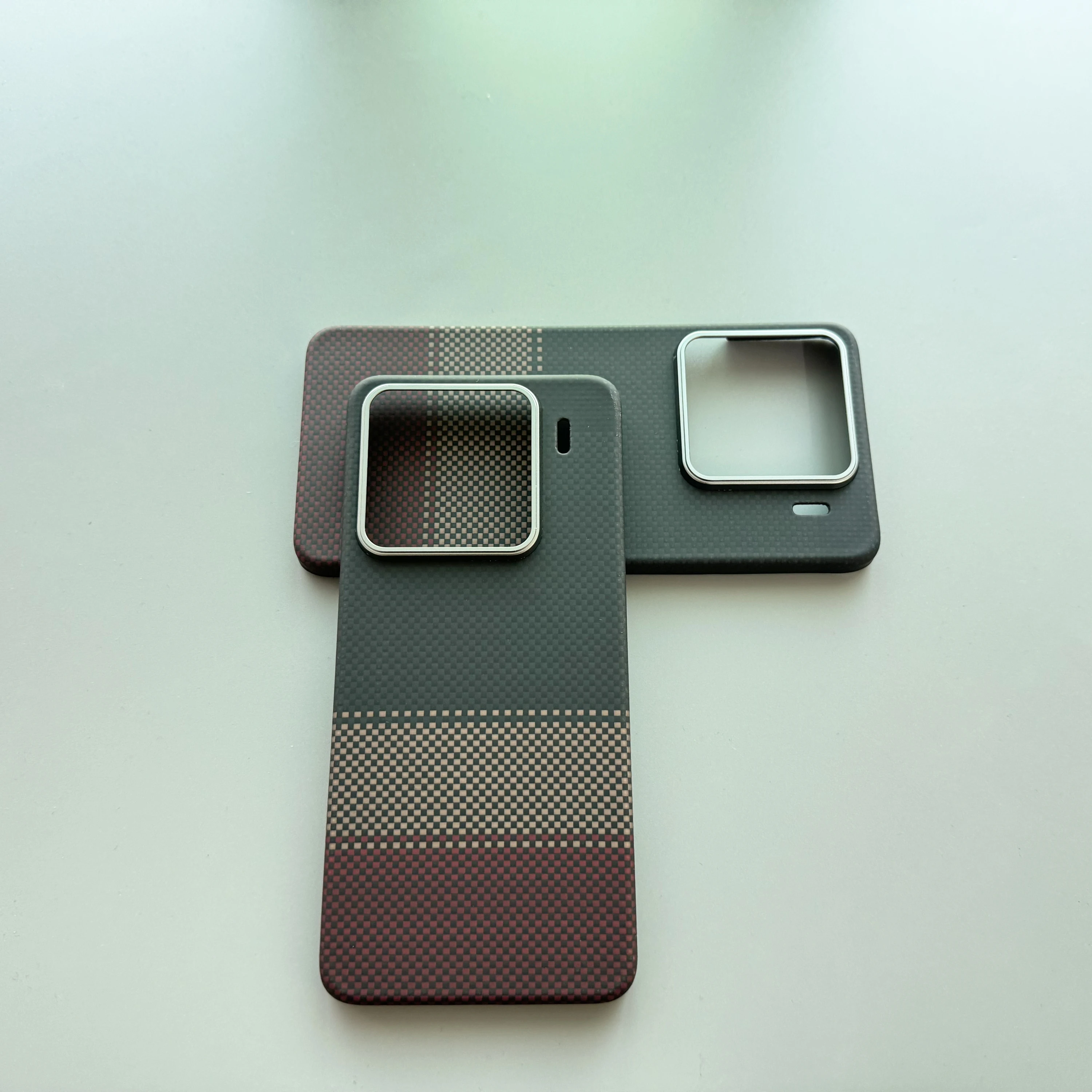 

Luxury carbon fiber MagSafe wireless charging phone case, suitable for Xiaomi Mi 15 Pro Kevlar aramid fiber protective case