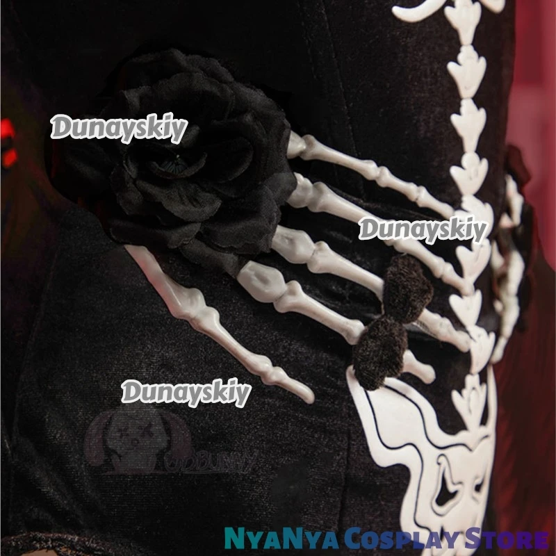 فستان هيكل عظمي فارس قوطي داكن فستان الهالوين التأثيري هالروويين كوسثماني فستان أسود بفتحة جمجمة وأكمام مضيئة وقلادة عباءة ‌