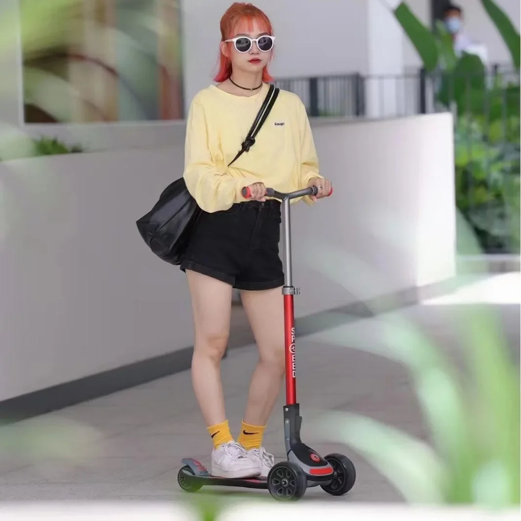 Children and adolescents folding aluminum alloy skateboard, adult pedal skateboard