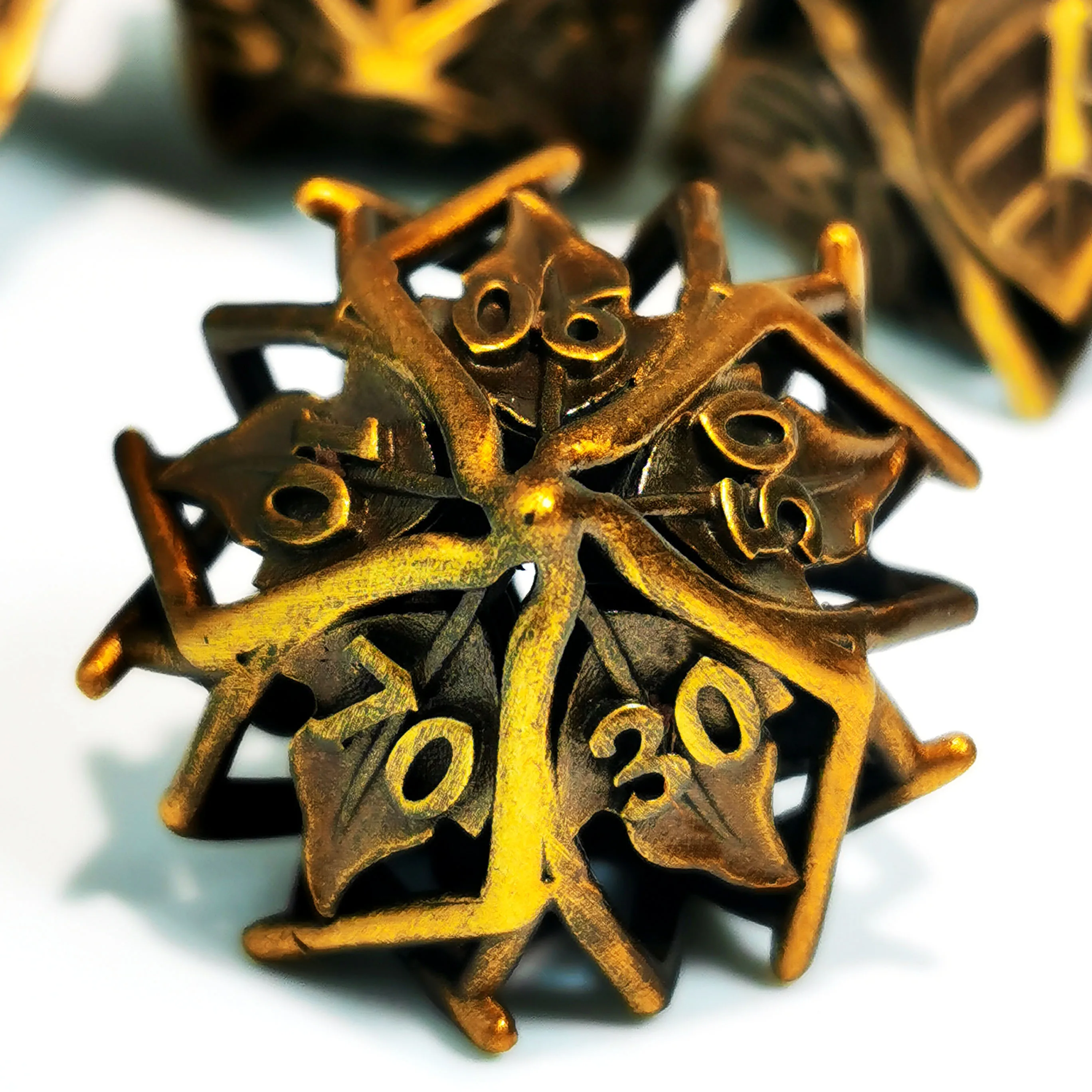 ダンジョンドラゴン用の金メッキ金属ダイスセット,亜鉛合金,多面体ダイス,rpgおよび卓上ゲーム,7個