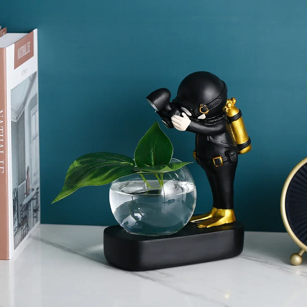 Individualistic Astronaut Glass Vase Hydroponic Resin Decoration Plant Vase Portable Simple Cafe Living Room Diver Decorative