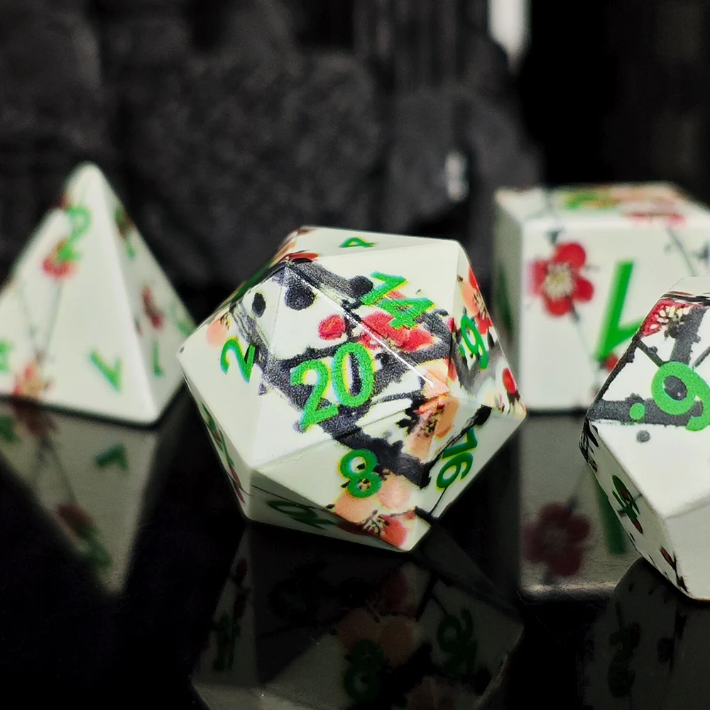 7Pcs/set Beautiful Plum Blossoms Sharp Pattern Dice with Ractangle Tin Box for Club Bar KTV Home Decoration Games Accessory
