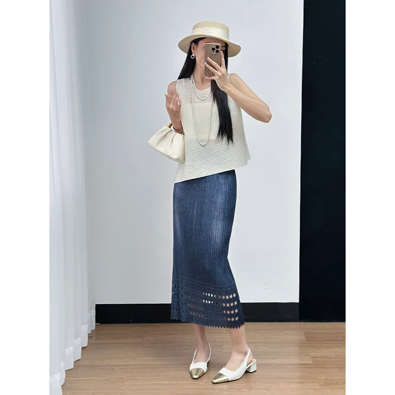 

ALSEY Solid Colour Round Neck Sleeveless Top Elastic Waist Pleated Half Body Skirt Two Piece Miyake 2025 Summer New Women's Suit